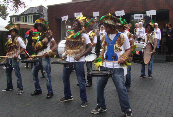Carnaval band Winkelcentrum livemuziek brassband loopband